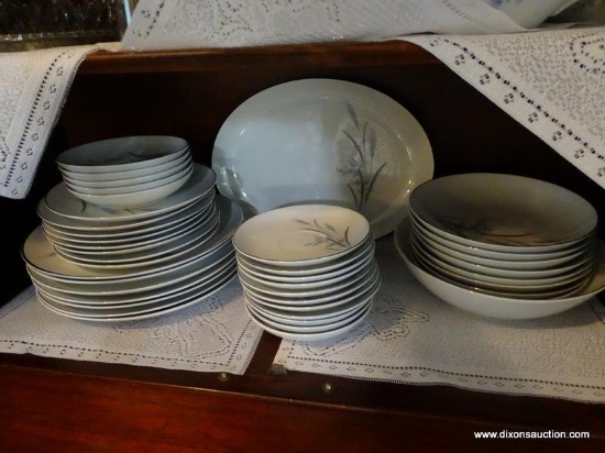 (DR) SET OF CASTLECOURT WHEAT HARVEST CHINA. INCLUDES 12 TEACUPS, 11 SAUCERS, 9 BOWLS, 7 DINNER