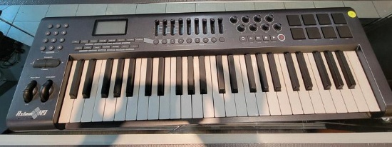 (SC) M-AUDIO AXIOM 49 ELECTRIC KEYBOARD. DOES COME WITH A POWER CORD. ITEM IS SOLD AS IS WHERE IS