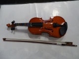 (SC) STUDENTS SIZE VIOLIN IN HARD CASE WITH BOW AND RESIN. ITEM IS SOLD AS IS WHERE IS WITH NO