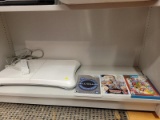 (BAY 7) WII ACCESSORY AND GAME LOT TO INCLUDE A WII FIT BOARD, A WII CONTROLLER, AND 3 GAMES TO