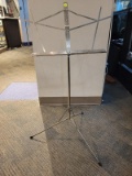 (SC) BELMONE ADJUSTABLE HEIGHT FOLDING SHEET MUSIC STAND WITH TRIPOD LEG BASE. ITEM IS SOLD AS IS
