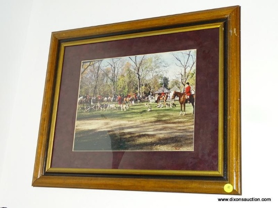 FRAMED HORSE AND HOUND HUNTING PRINT. MATTED AND FRAMED IN A WOOD FRAME WITH GOLD TONE ACCENTS.