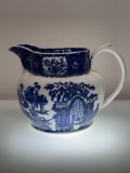 (9I) BLUE WILLOW TRANSFERWARE BLUE AND WHITE PITCHER, SPODE COPELAND MARK (5.5 INCH HEIGHT)