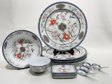 (5E) MING BY DISTINCTIVE SETTINGS CHINA INCLUDING FOUR 13 INCH CHARGERS, 9 INCH SERVING BOWL, 5 INCH