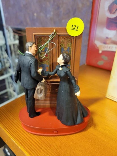 HALLMARK 2009 GONE WITH THE WIND "FRANLY MY DEAR" ORNAMENT - PRESS BUTTON TO HEAR SCENE FROM MOVIE