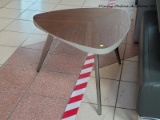 (R3) MODERN TRIANGULAR SHAPED END TABLE WITH WOODEN BASIS. SIMILAR ITEMS RETAIL FOR CLOSE TO $150
