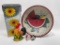 (14N) FARM COUNTRY THEME DECORATIVE KITCHEN ITEMS INCLUDING ROOSTERS, SUNFLOWER WASTECAN, AND WOODEN