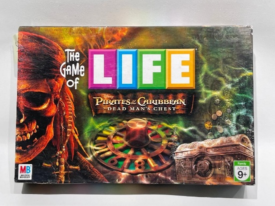 (11K) MILTON BRADLEY PIRATES OF THE CARRIBBEAN DEAD MAN'S CHEST GAME OF LIFE