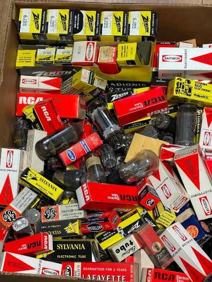 (11K) ENOURMOUS BOX OF HUNDREDS OF VINTAGE ELECTRONIC TUBES FROM RCA, LRE LAFAYETTE, SYLVANIA,