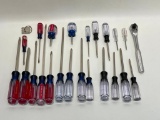 (14N) 23 PC SET OF CRAFTSMAN SCREWDRIVERS WITH A RATCHET INCLUDING TORX, PHILLIPS AND FLAT HEAD