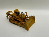 (13M) NORSCOT GROUP CATERPILLAR D11R DIECAST BULLDOZER TOY (8 INCH)