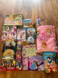 (13M) CONTEMPORARY DISNEY PRINCESS TOYS AND COLLECTIBLES (MOSTLY SNOW WHITE) INCLUDING: SNOW WHITE