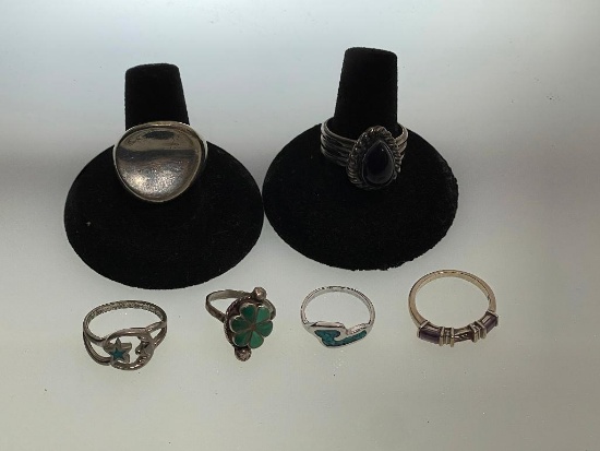 GROUP OF STERLING SILVER RINGS INCLUDING THREE WITH TURQUOISE STONES - SOME DAMAGED
