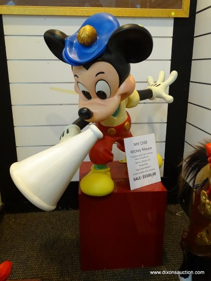 (WIN) MH 1508 MICKEY MOUSE STATUE. THIS PIECE CAME FROM A DISNEY STORE IN CALIFORNIA APPROXIMATELY