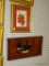 (R3) 2 PIECE LOT OF WALL HANGING ITEMS TO INCLUDE A FLORAL PAINTING IN A GOLD TONE FRAME AND A