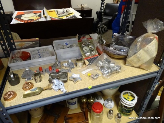 (R2) SHELF LOT OF ASSORTED ITEMS TO INCLUDE COOKIE CUTTERS, A BRASS MINI SCOOPER, PEWTER NAPKIN
