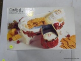 (R2) CARDINAL SANTA IN TUB CHIP & DIP SET. IS IN BOX. ITEM IS SOLD AS IS WHERE IS WITH NO GUARANTEE
