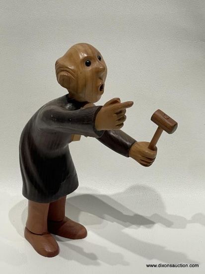 (1A) CARVED WOOD AUCTIONEER WITH GAVEL FIGURE - MEASURES 9.25" TALL