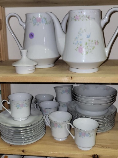 CHINA GARDEN "PRESTIGE" COFFEE POT, TEA CUPS AND SAUCERS, BOWLS AND SALAD PLATES (32 PIECES) AND A