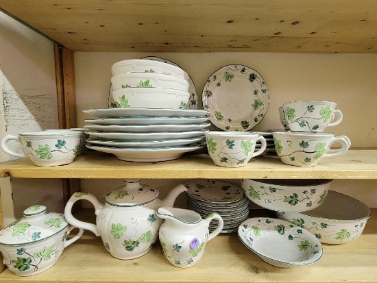 HEREND VILLAGE "IVY" CHINA MADE IN HUNGARY (DISCONTINUED IN 2000) INCLUDING TEA CUPS AND SAUCERS,
