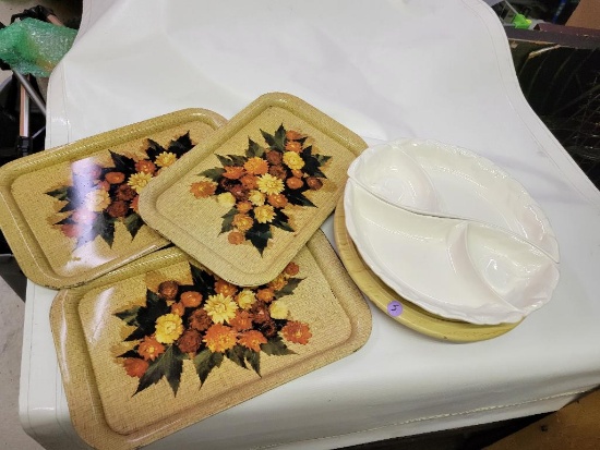 THREE VINTGAGE 1950'S METAL/TIN TV LAP SNACK/SERVING TRAYS WITH FLORAL MOTIF (EACH MEASURES 8.75"W X