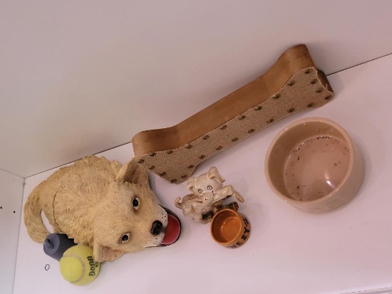 DOG LOVER LOT INCLUDING A CERAMIC DOG BOWL, A WOODEN AND BURPLAP "BONE SHAPED" DECOR ITEM, A YANKEE