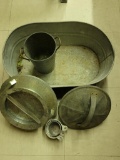 LOT OF GALVANIZED ITEMS INCLUDING VINTAGE MEASURING CUPS, A SMALL TUB AND MORE! 5 TOTAL ITEMS