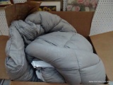 (BAY1 ENTP8) GRAY COMFORTER (SIZE IS UNKNOWN). SIMILAR ITEMS RETAIL FOR $44 ONLINE AT AMAZON. ITEM