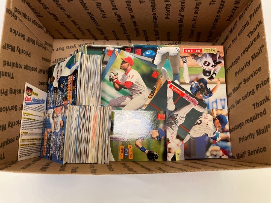 Box of 650+ TOPPS Baseball Cards
