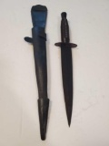 Commando Dagger W/ Leather sheath, aprox 6 3/4