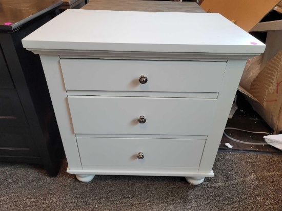 ASPENHOME 3 DRAWER NIGHTSTAND IN WHITE; ITEM # ICB-450-WHT-3; RETAILS FOR $599.99; MEASURES 28 X 18