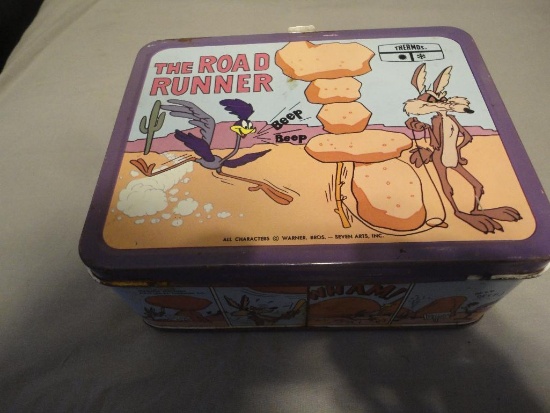 VINTAGE THERMOS ROAD RUNNER LUNCH BOX SET ALL ITEMS ARE SOLD AS IS, WHERE IS, WITH NO GUARANTEE OR