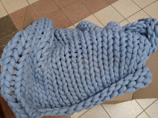 YNM Original Hand Knitted Throw Blanket | Soft, Breathable and Portable Medium-Weight Chunky Knit