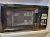 HAMILTON BEACH MICROWAVE OVEN. IS SOLD AS IS WHERE IS WITH NO GUARANTEES OR WARRANTY, NO REFUNDS OR