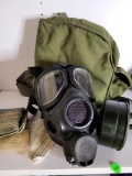 CHEMICAL AGENT FACE MASK WITH CASE AND FILTER AND OPERATION MANUAL.ALSO INCLUDES DECONTAMINATING KIT