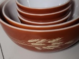 VINTAGE SET OF 5 PYREX AUTUMN HARVEST WHEAT MIXING BOWL SET. INCLUDES 3 6IN BOWLS, 1 9IN BOWL AND 1