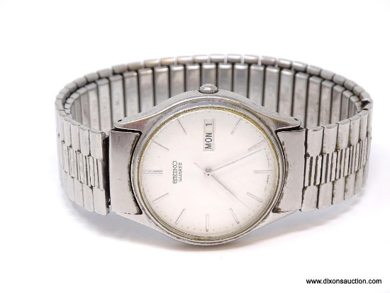 VINTAGE SEIKO STAINLESS STEEL WRIST WATCH WITH WHITE FACE, SILVER HANDS, & DATE. JAPAN MOVEMENT.