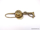 VINTAGE STERLING SILVER GOLD TONE JOCKEY HAT AND WHIP EQUESTRIAN RACING PIN/BROOCH. MARKED ON THE