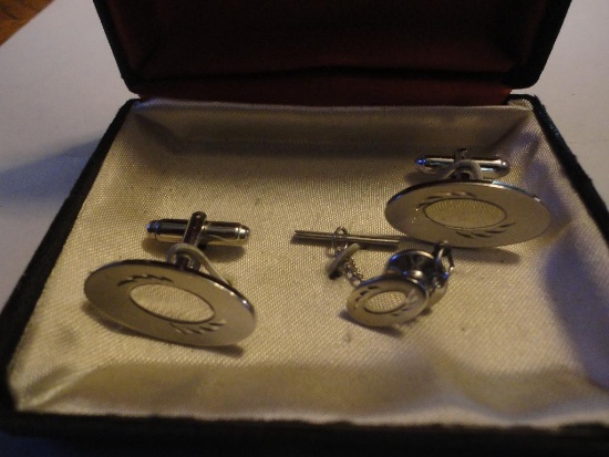 ANSON CUFF LINKS AND TIE PIN ALL ITEMS ARE SOLD AS IS, WHERE IS, WITH NO GUARANTEE OR WARRANTY. NO