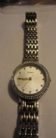 FOSSIL LADIES WATCH WITH BRACELET BAND AND CLEAR STONES ALL ITEMS ARE SOLD AS IS, WHERE IS, WITH NO