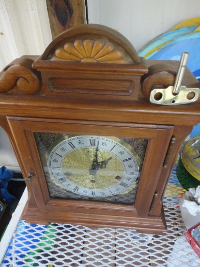 RIDGEWAY MANTLE CLOCK ? WORKS, WITH KEY ALL ITEMS ARE SOLD AS IS, WHERE IS, WITH NO GUARANTEE OR