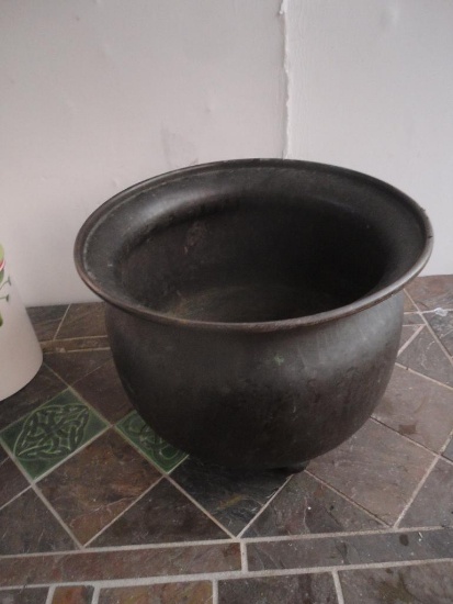BRASS CAULDRON ALL ITEMS ARE SOLD AS IS, WHERE IS, WITH NO GUARANTEE OR WARRANTY. NO REFUNDS OR