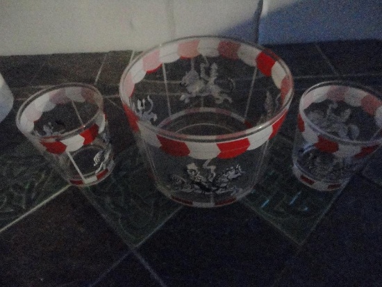 GLASS CAROUSEL DISH WITH TWO GLASSES ALL ITEMS ARE SOLD AS IS, WHERE IS, WITH NO GUARANTEE OR