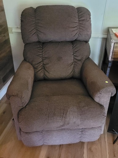 (LR) BROWN UPHOLSTERED MANUAL RECLINER. HAS SOME STAINS.MEASURES APPROX. 31" X 27" X 39"