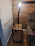 (LR) FARMHOUSE STYLE WOODGRAIN AND METAL SIDE TABLE WITH BUILT IN LAMP. MISSING SHADE. MEASURES 13