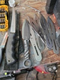 (SHED 3) LARGE LOT OF KNIVES TO INCLUDE: RENEGADE FILET KNIFE, NO BRAND KNIFE, (3) SOG THROWING