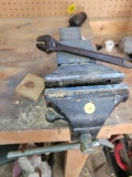 (SHED 3) BESSEY WORK BENCH VISE. PLEASE BRING TOOLS TO REMOVE FROM BENCH.