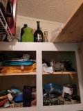 (KIT) CONTENTS OF LAUNDRY ROOM TO INCLUDE: 6 BOTTLE WINE RACK, PLASTIC MEAL PREP CONTAINERS, ENAMEL