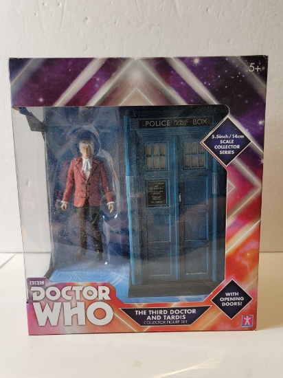 DOCTOR WHO THE THIRD DOCTOR AND TARDIS COLLECTOR FIGURE SET. NEW IN BOX