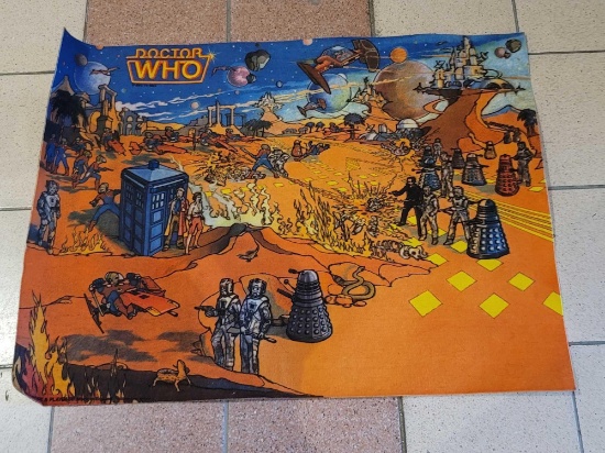 VINTAGE DOCTOR WHO MAT/RUG. MEASURES APPROX. 39" X 29". COPYRIGHT 1984